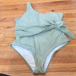 One piece one should swimsuit